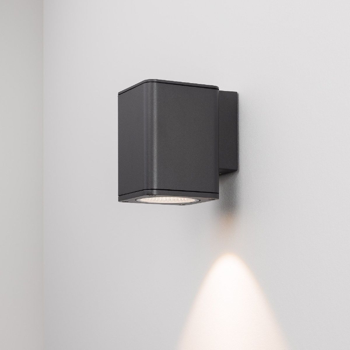 Уличный настенный светильник Arlight LGD-EVO-WALL-S100x100-12W Warm3000 (GR, 44 deg, 230V) 046193 Уличный настенный светильник Arlight LGD-EVO-WALL-S100x100-12W Warm3000 (GR, 44 deg, 230V) 046193