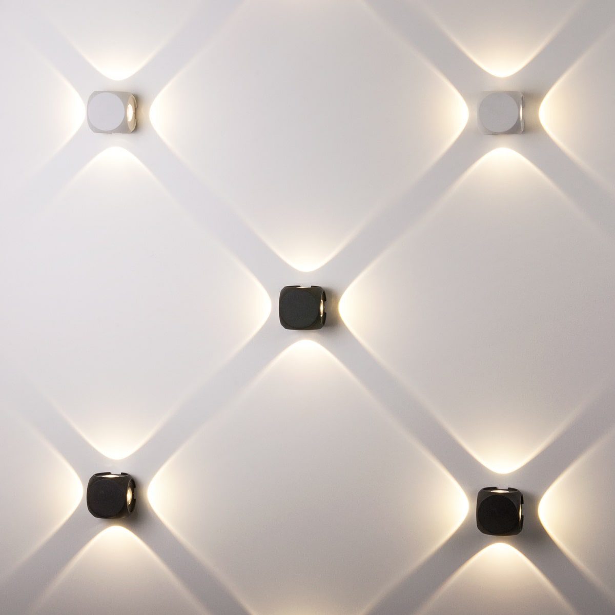 Настенный светильник Elektrostandard 1504 TECHNO LED CUBE белый 4690389147722 Настенный светильник Elektrostandard 1504 TECHNO LED CUBE белый 4690389147722