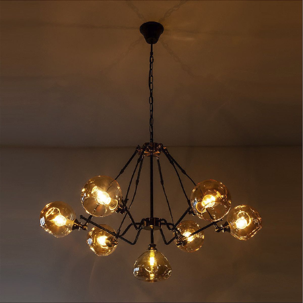Подвесная люстра LED4U 6136/6+1 Подвесная люстра LED4U 6136/6+1