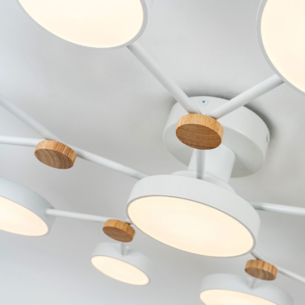 Потолочная люстра LED4U L3201-960 WT Потолочная люстра LED4U L3201-960 WT