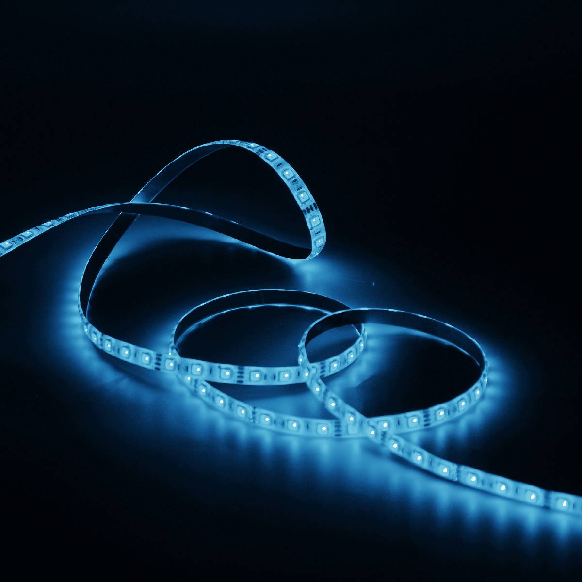 Светодиодная влагозащищенная лента Gauss 14,4W/m 60LED/m 5050SMD холодный белый 5M 356000314 Светодиодная влагозащищенная лента Gauss 14,4W/m 60LED/m 5050SMD холодный белый 5M 356000314