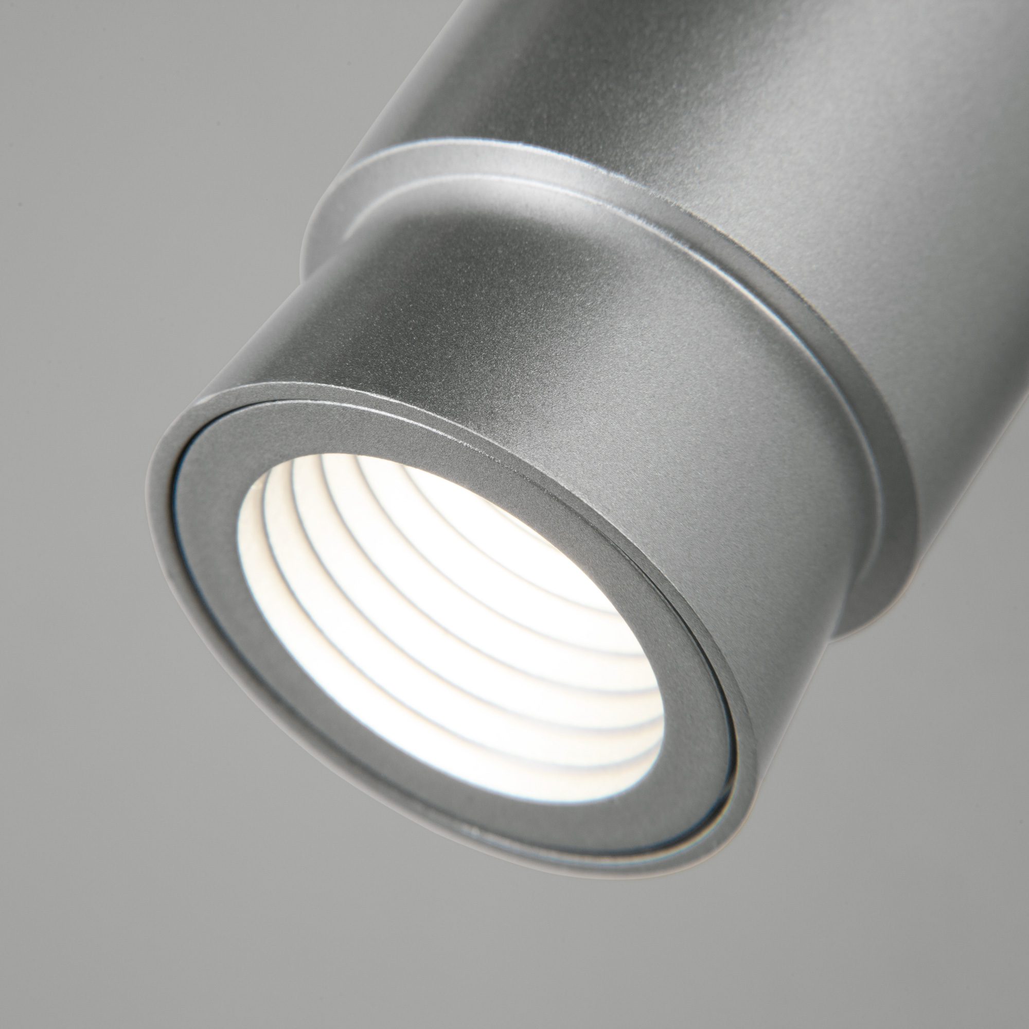 Спот Eurosvet Plat 20125/1 LED серебро Спот Eurosvet Plat 20125/1 LED серебро