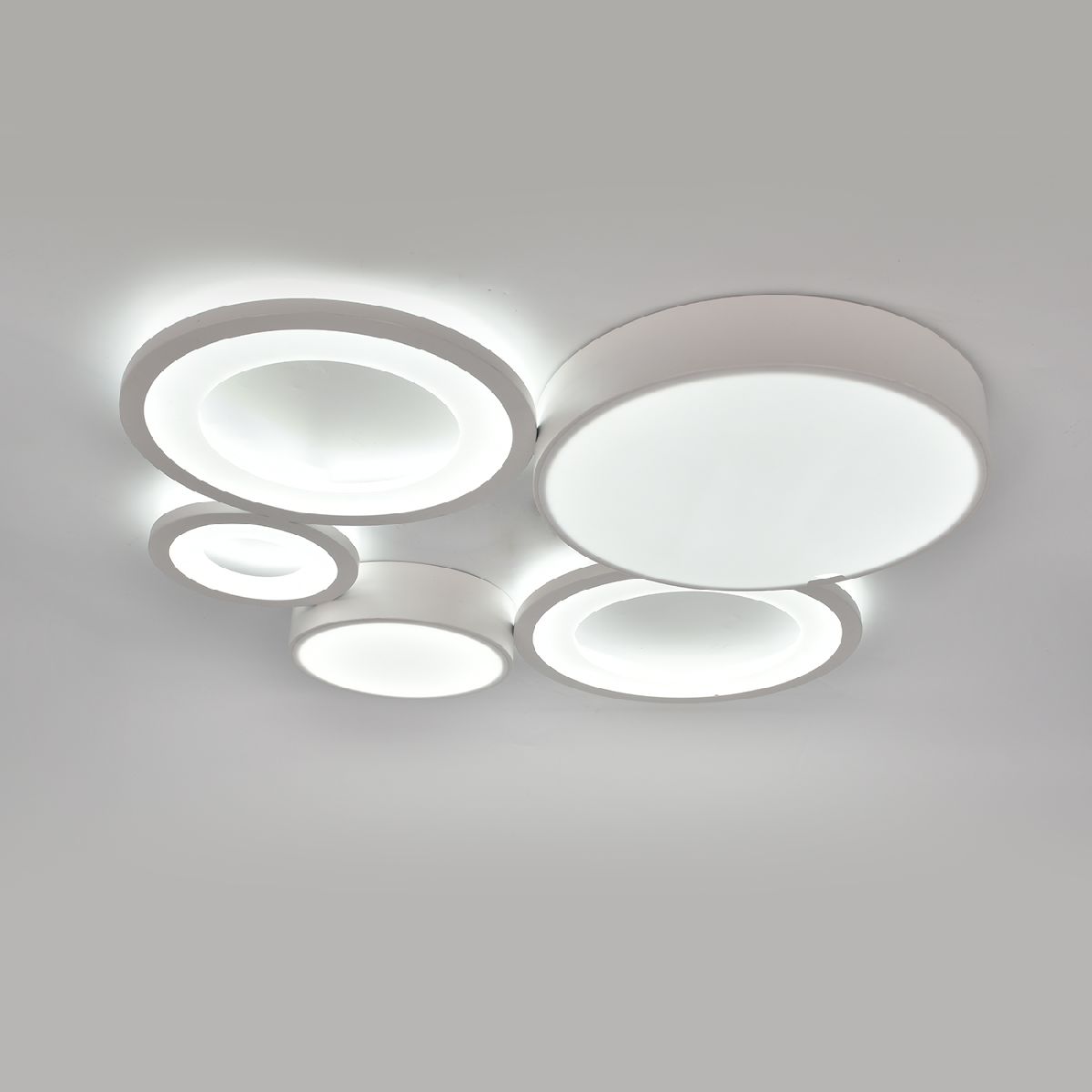 Потолочная люстра Escada Streamline 10286/5LED Потолочная люстра Escada Streamline 10286/5LED