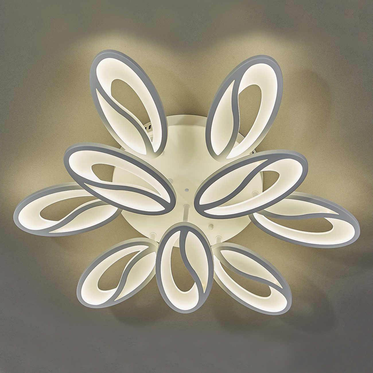 Потолочная светодиодная люстра Escada Grain 10222/9LED 139W Потолочная светодиодная люстра Escada Grain 10222/9LED 139W