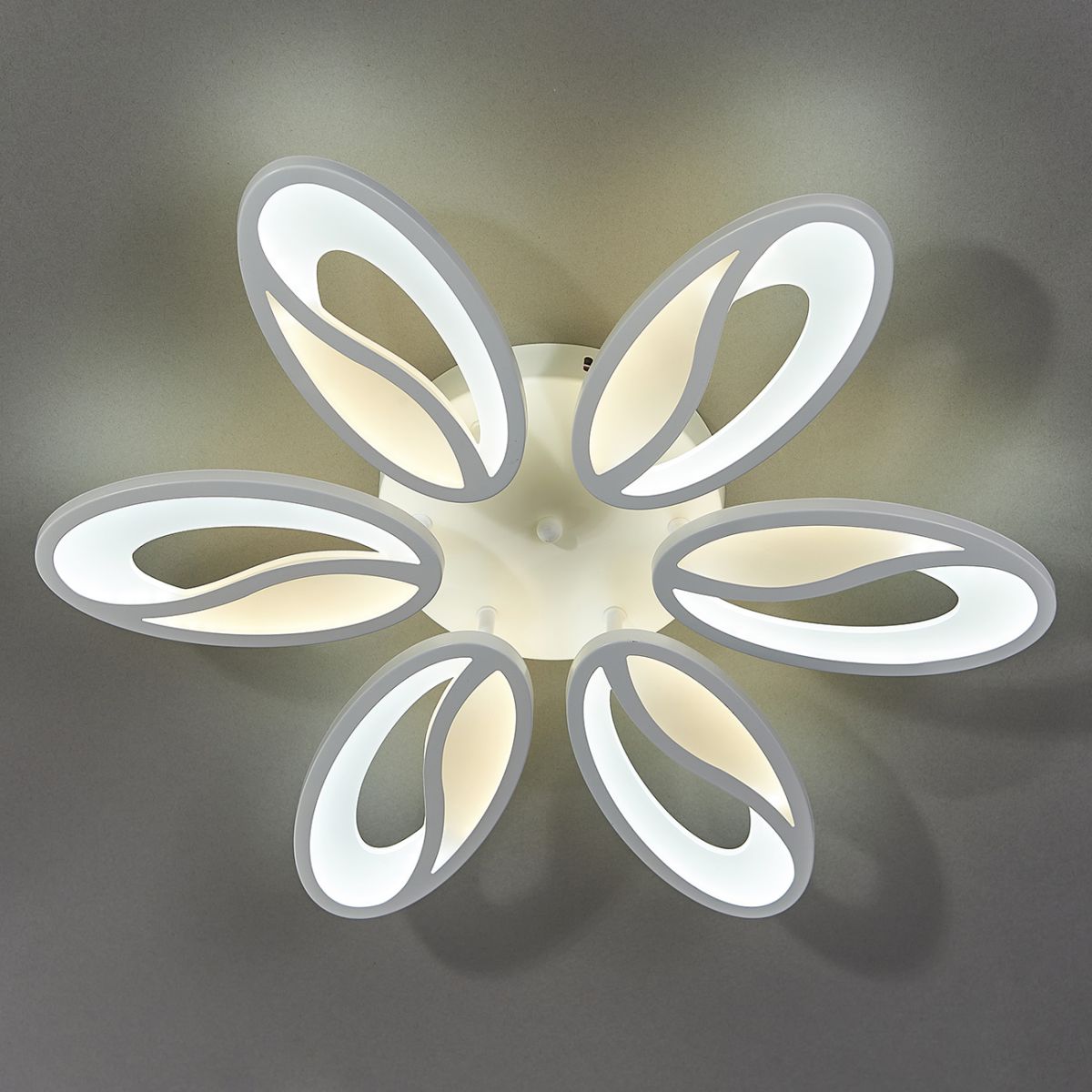 Потолочная люстра Escada Grain 10222/6LED 93W Потолочная люстра Escada Grain 10222/6LED 93W