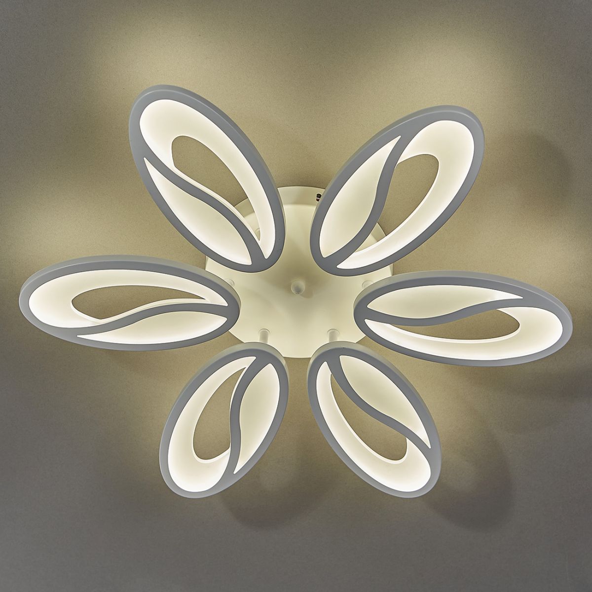 Потолочная люстра Escada Grain 10222/6LED 93W Потолочная люстра Escada Grain 10222/6LED 93W