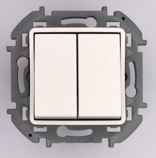 Переключатель двухклавишный Legrand Inspiria 673655