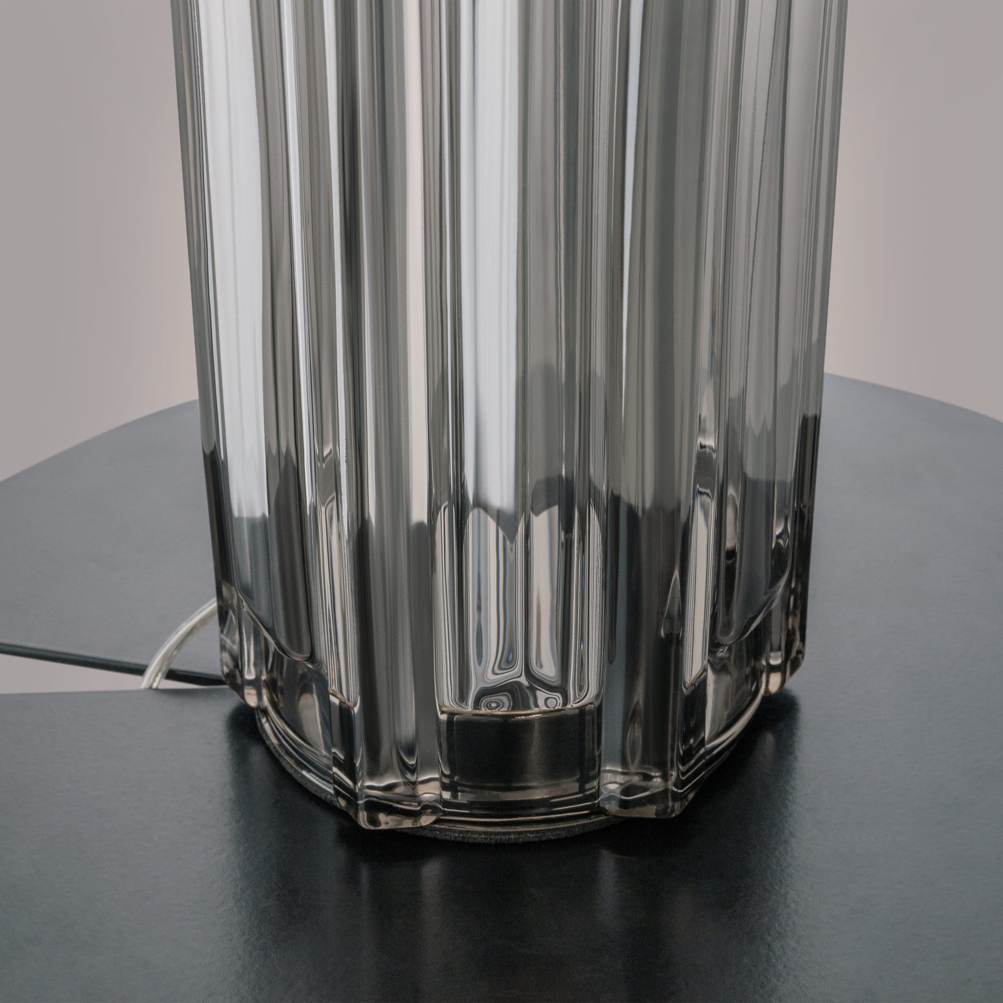 Настольная лампа Maytoni Muse MOD304TL-01GR Настольная лампа Maytoni Muse MOD304TL-01GR
