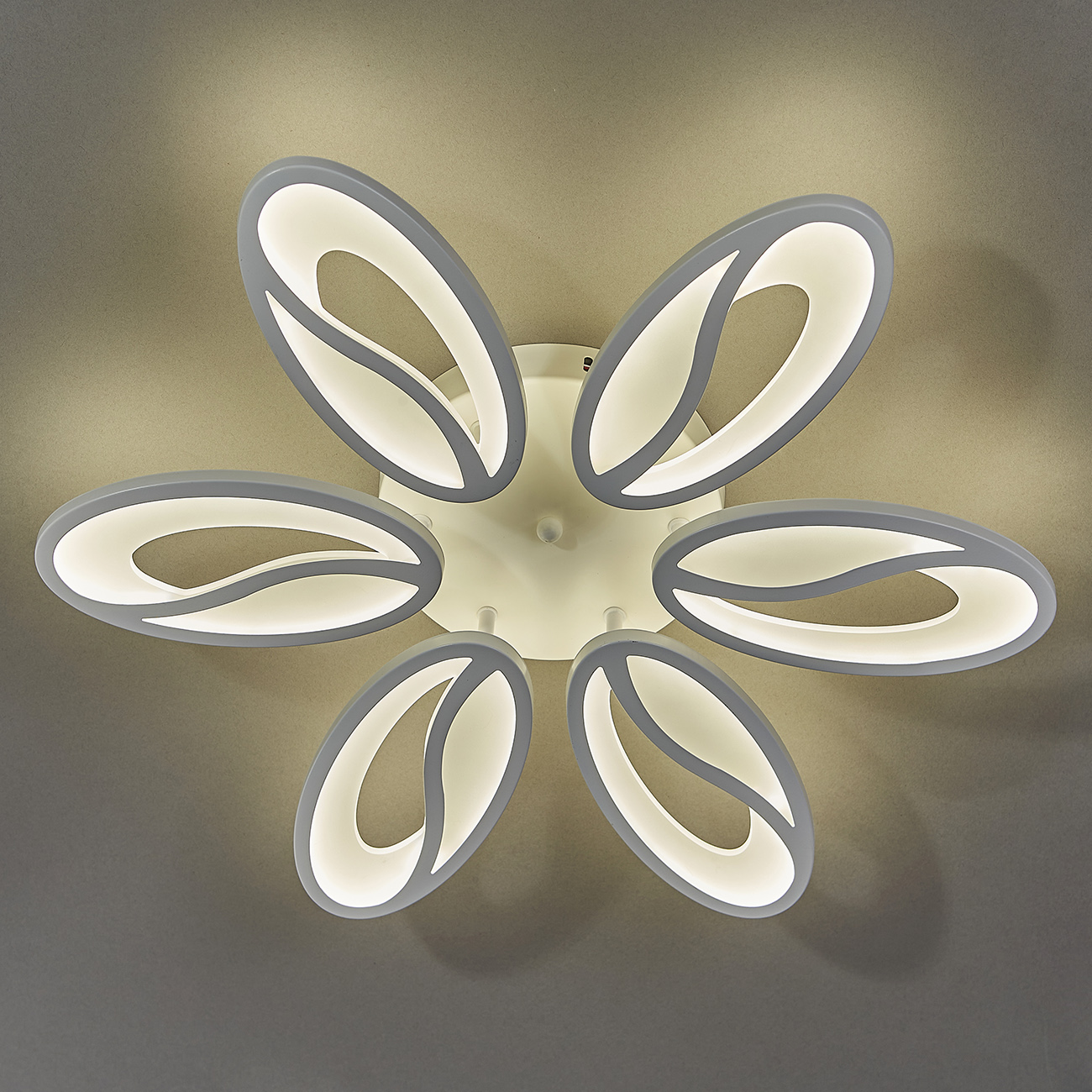 Потолочная светодиодная люстра Escada Grain 10222/6LED Потолочная светодиодная люстра Escada Grain 10222/6LED
