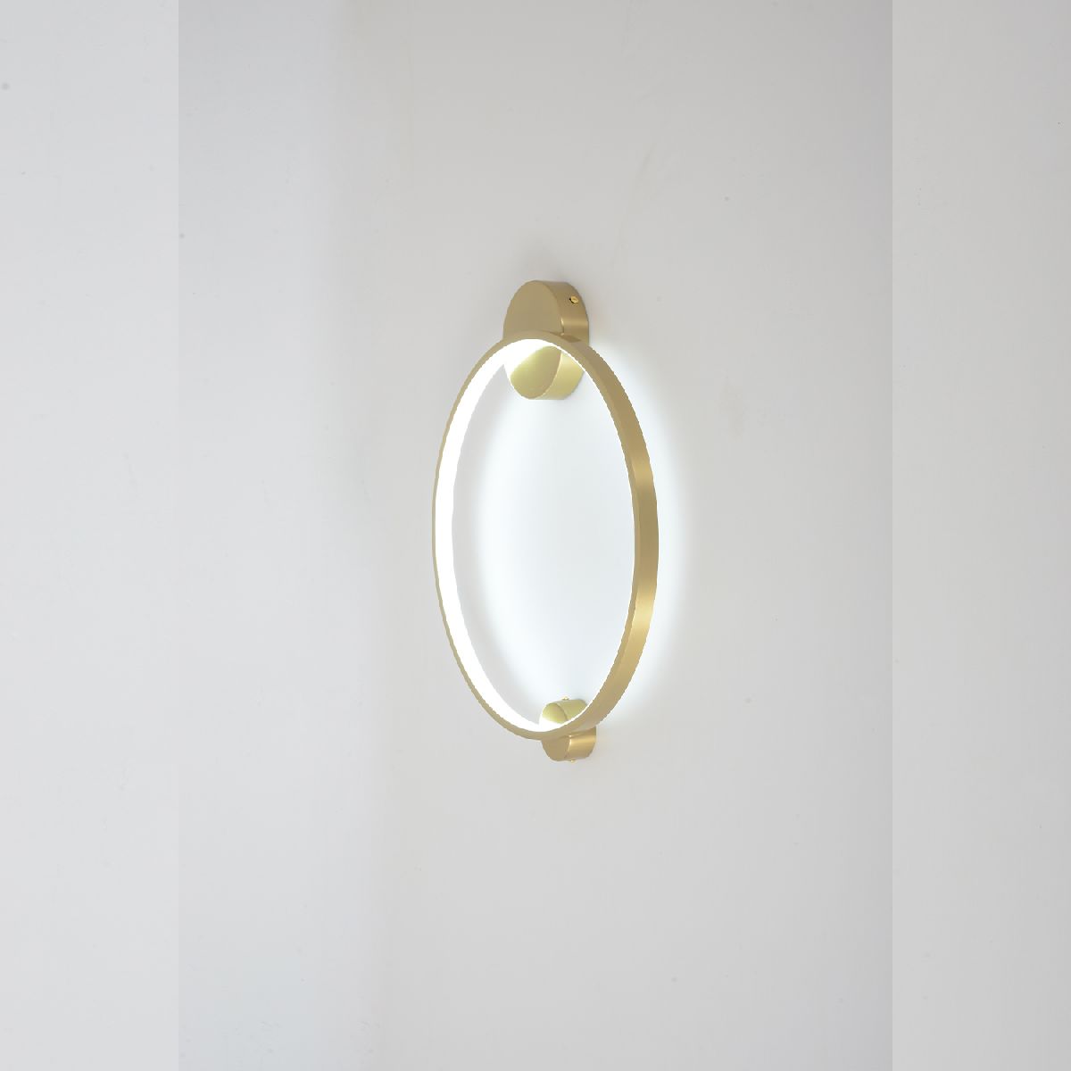 Настенный светильник Crystal Lux REAL AP18W LED BRASS Настенный светильник Crystal Lux REAL AP18W LED BRASS