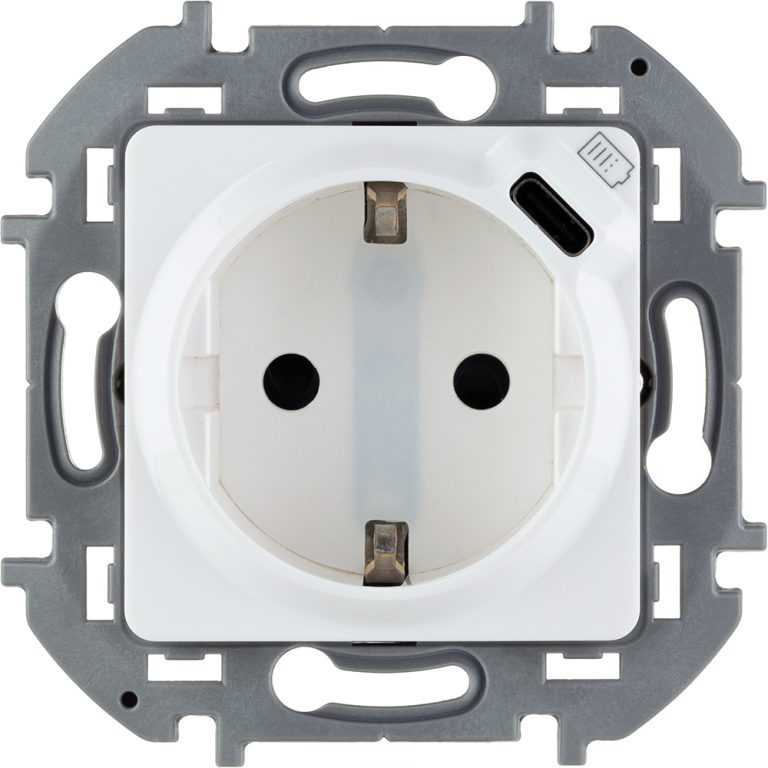 Розетка с/з с USB тип C со шторками Legrand Inspiria 673770