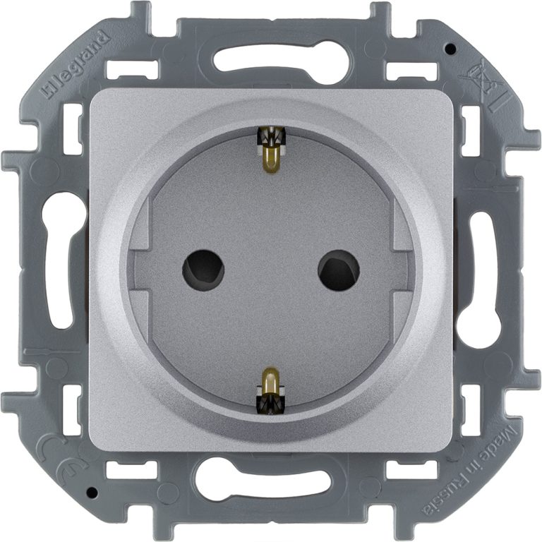 Розетка с/з со шторками Legrand Inspiria 673732