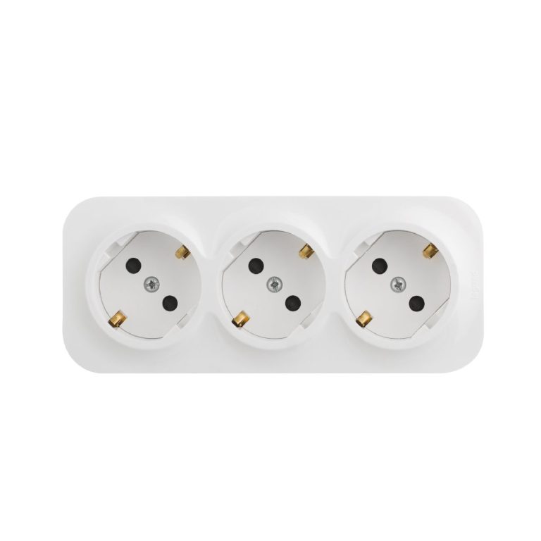 Розеточный блок двойной с/з со шторками Legrand Quteo 782238
