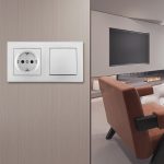 Выключатель одноклавишный с розеткой Arte Milano SET16-2-40-1-30-1 silver