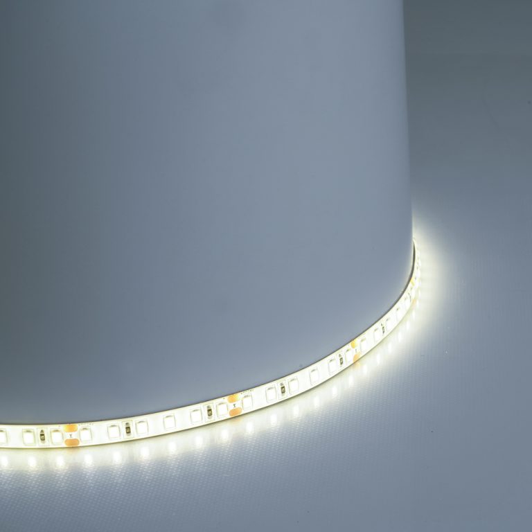 Светодиодная лента Feron LS511 24В 2835 11Вт/м 6000К 5м IP65 51636