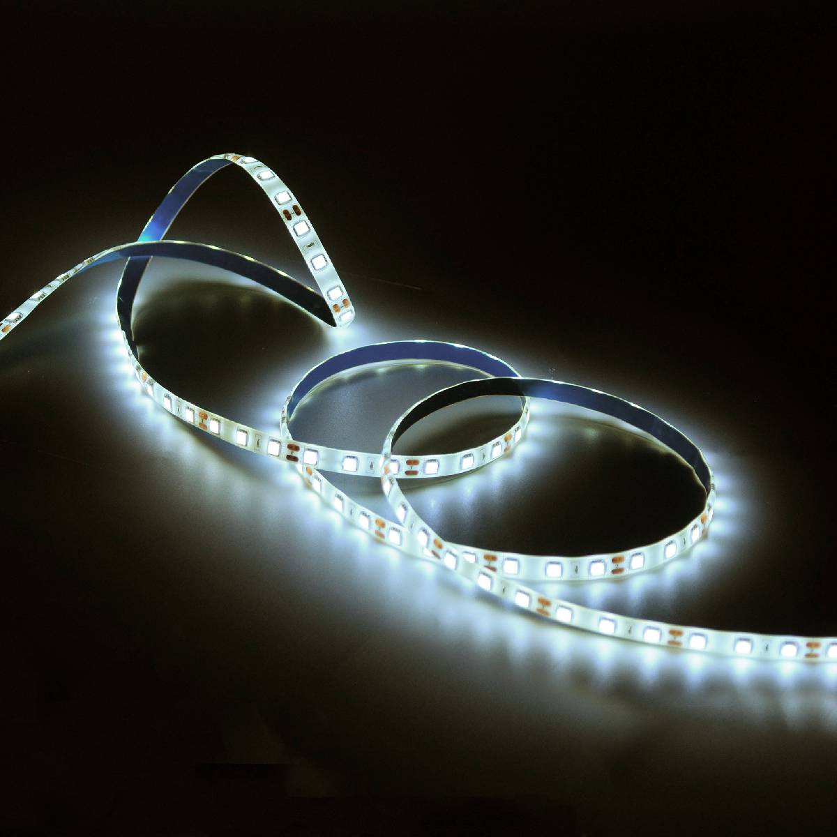 Светодиодная лента Gauss 12В 5050 10Вт/м 3000K 3м IP65 BT050 Светодиодная лента Gauss 12В 5050 10Вт/м 3000K 3м IP65 BT050