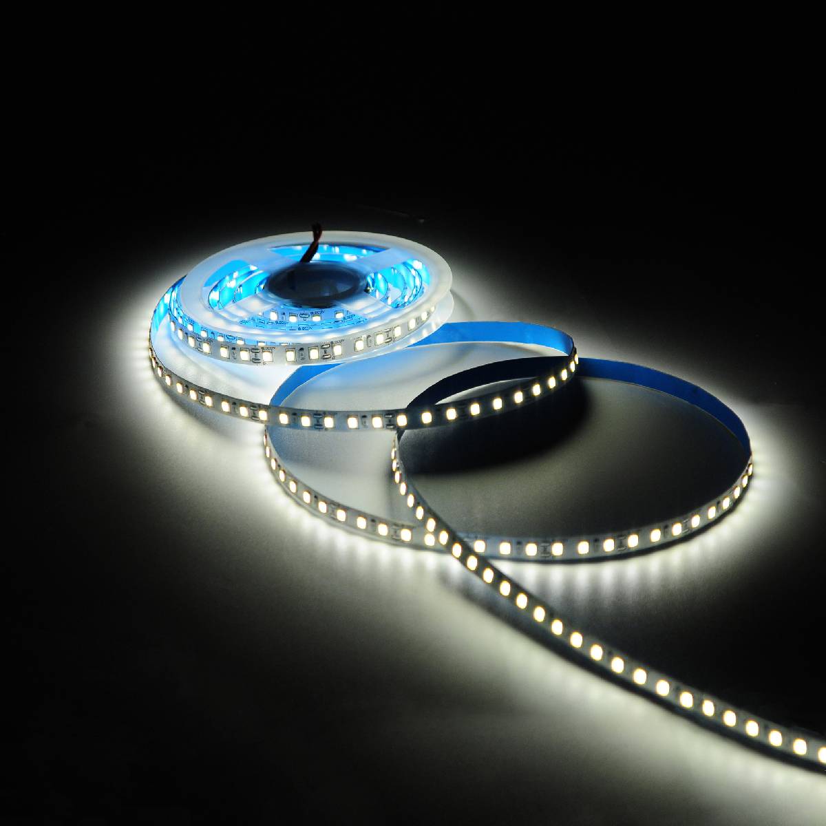 Светодиодная влагозащищенная лента Gauss 9,6W/m 120LED/m 2835SMD теплый белый 5M 356000110 Светодиодная влагозащищенная лента Gauss 9,6W/m 120LED/m 2835SMD теплый белый 5M 356000110