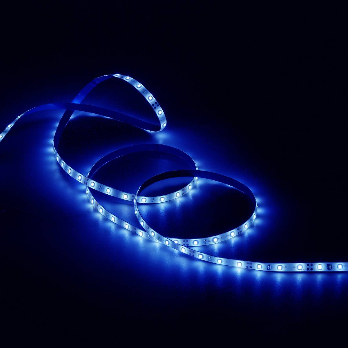 Светодиодная влагозащищенная лента Gauss 4,8W/m 60LED/m 2835SMD синий 5M 356000505 Светодиодная влагозащищенная лента Gauss 4,8W/m 60LED/m 2835SMD синий 5M 356000505